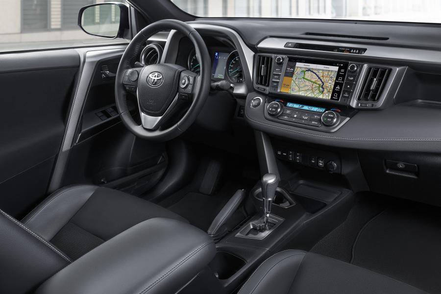 Интерьер Toyota RAV4 Exclusive 2016 года  (CIS) (фото 3 из 7)